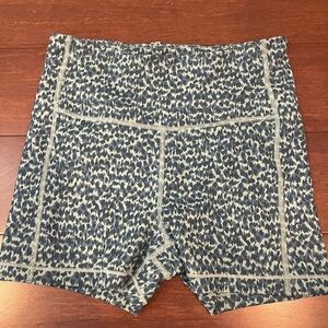 Athleta ultimate printed shortie teal size small
